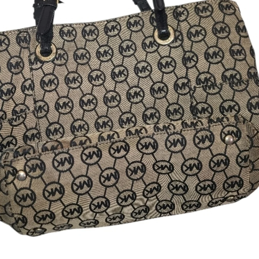 MK MICHAEL KORS  SIGNATURE SHOULDER BAG - Picture 8 of 11